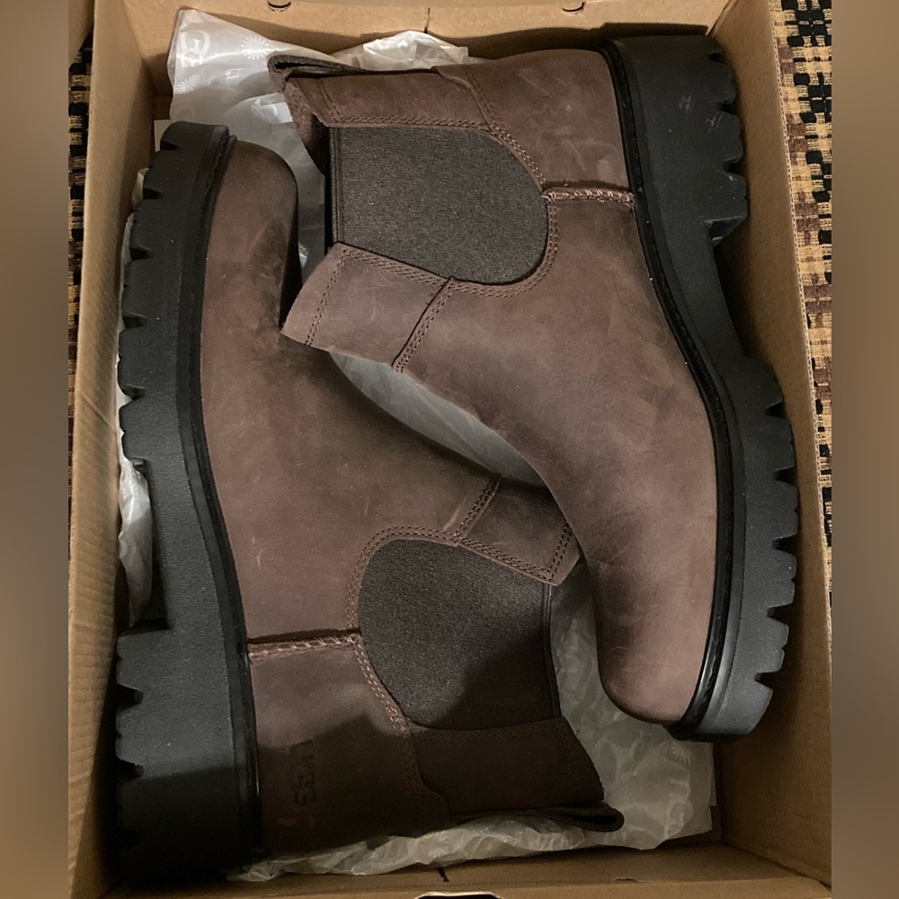 UGG loxely boot